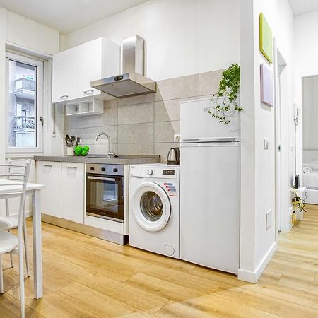 Ferienwohnung Joivy Warm And Inviting Flat With Balcony Mailand Exterior foto