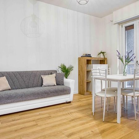 Ferienwohnung Joivy Warm And Inviting Flat With Balcony Mailand Exterior foto