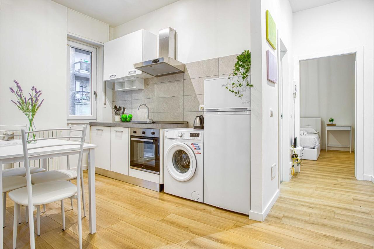 Ferienwohnung Joivy Warm And Inviting Flat With Balcony Mailand Exterior foto