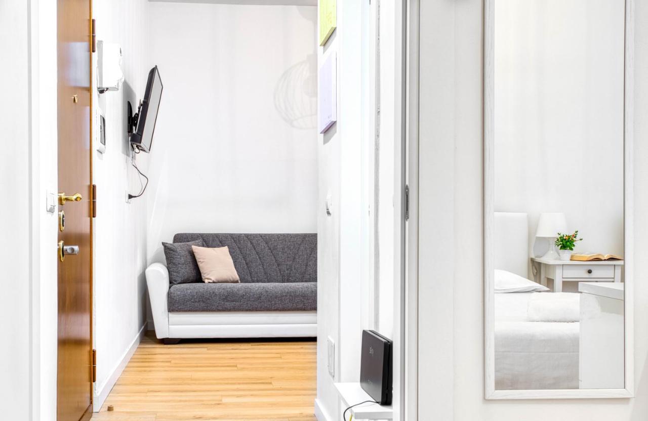 Ferienwohnung Joivy Warm And Inviting Flat With Balcony Mailand Exterior foto
