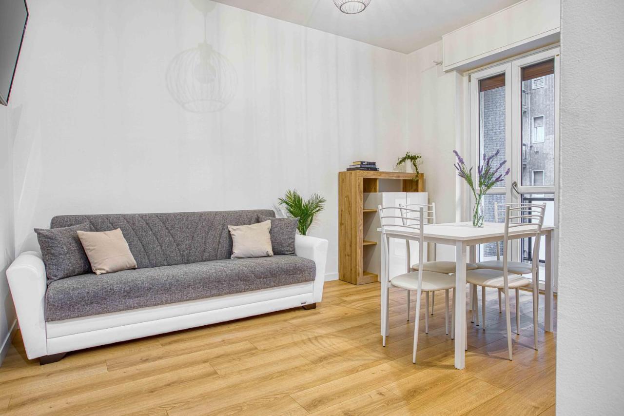 Ferienwohnung Joivy Warm And Inviting Flat With Balcony Mailand Exterior foto