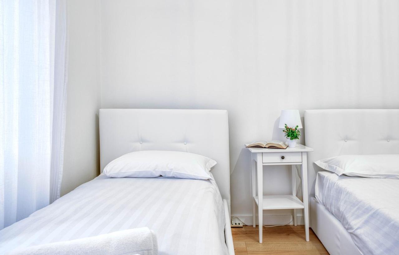 Ferienwohnung Joivy Warm And Inviting Flat With Balcony Mailand Exterior foto