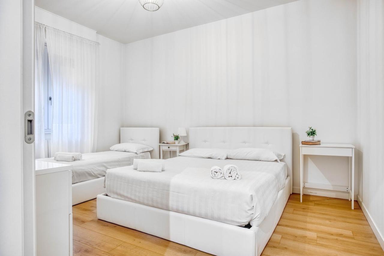 Ferienwohnung Joivy Warm And Inviting Flat With Balcony Mailand Exterior foto